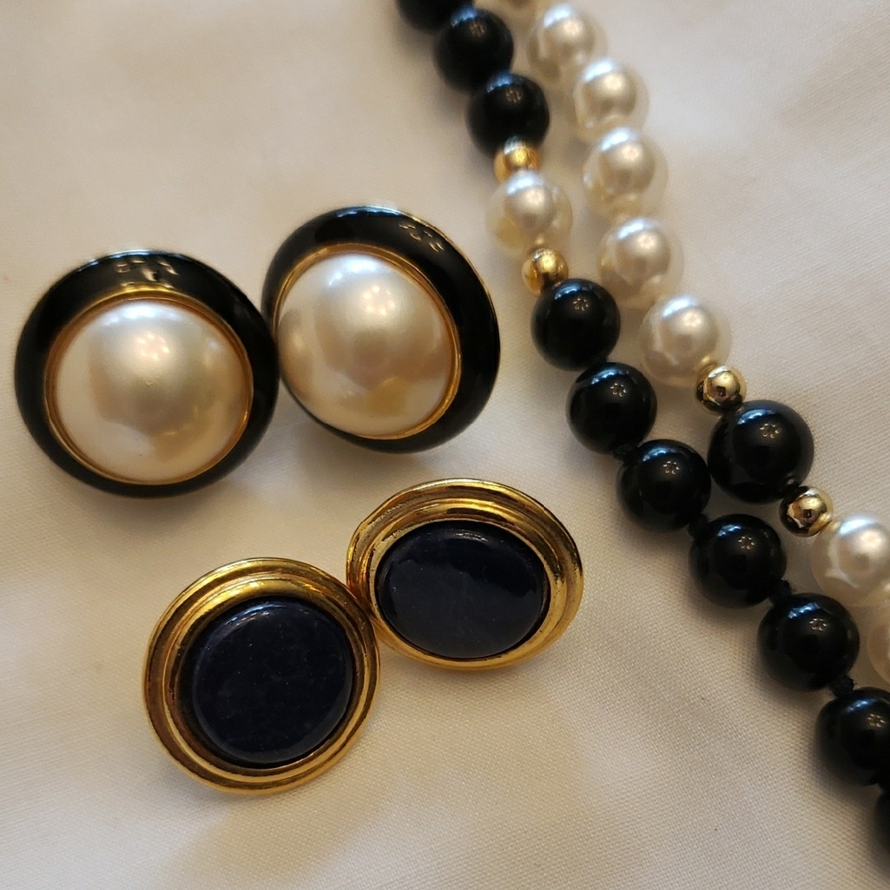 Elegant Black, White & Gold Beaded Necklace Set (2) & 2 Sets Of Earrings